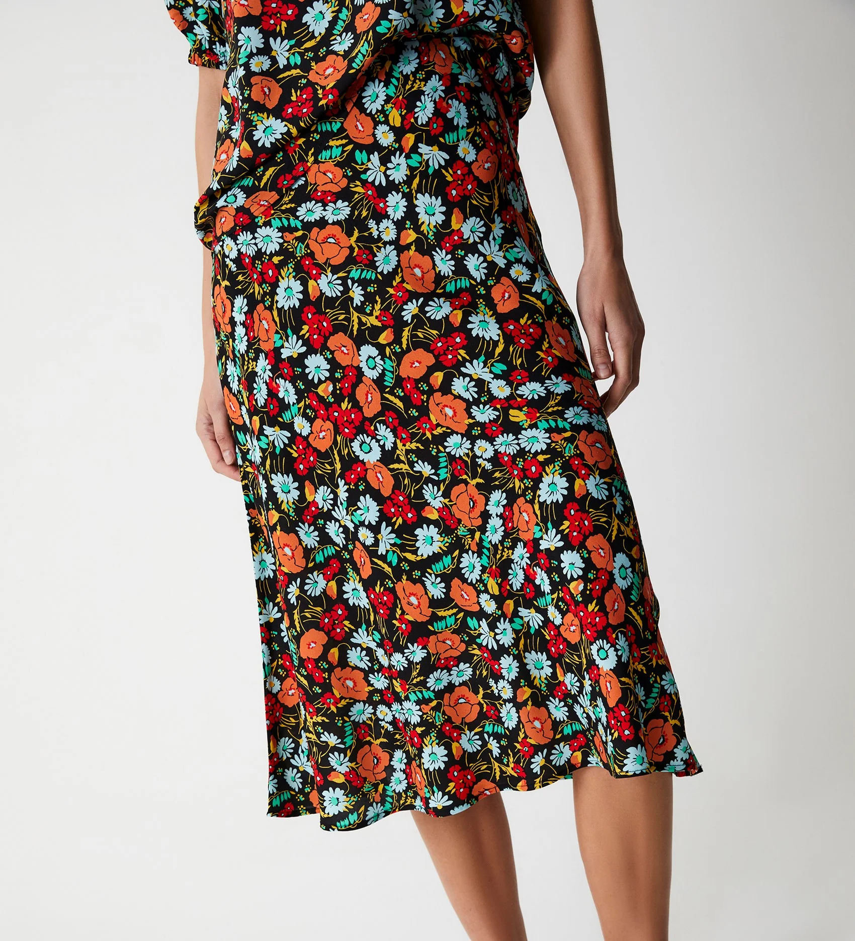 Evelyn Black Botanics Midi Skirt - Image 2