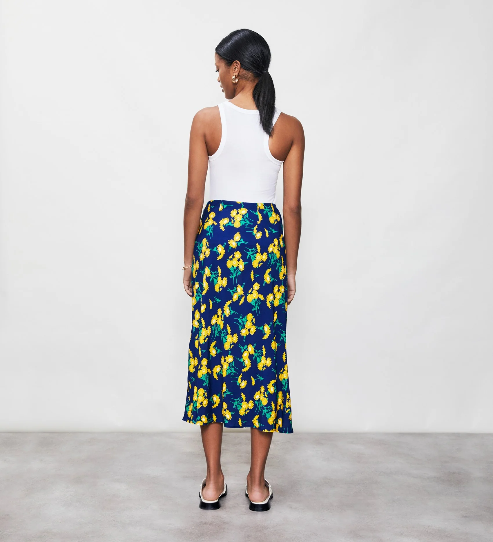 Evelyn Navy Daisy Midi Skirt - Image 4
