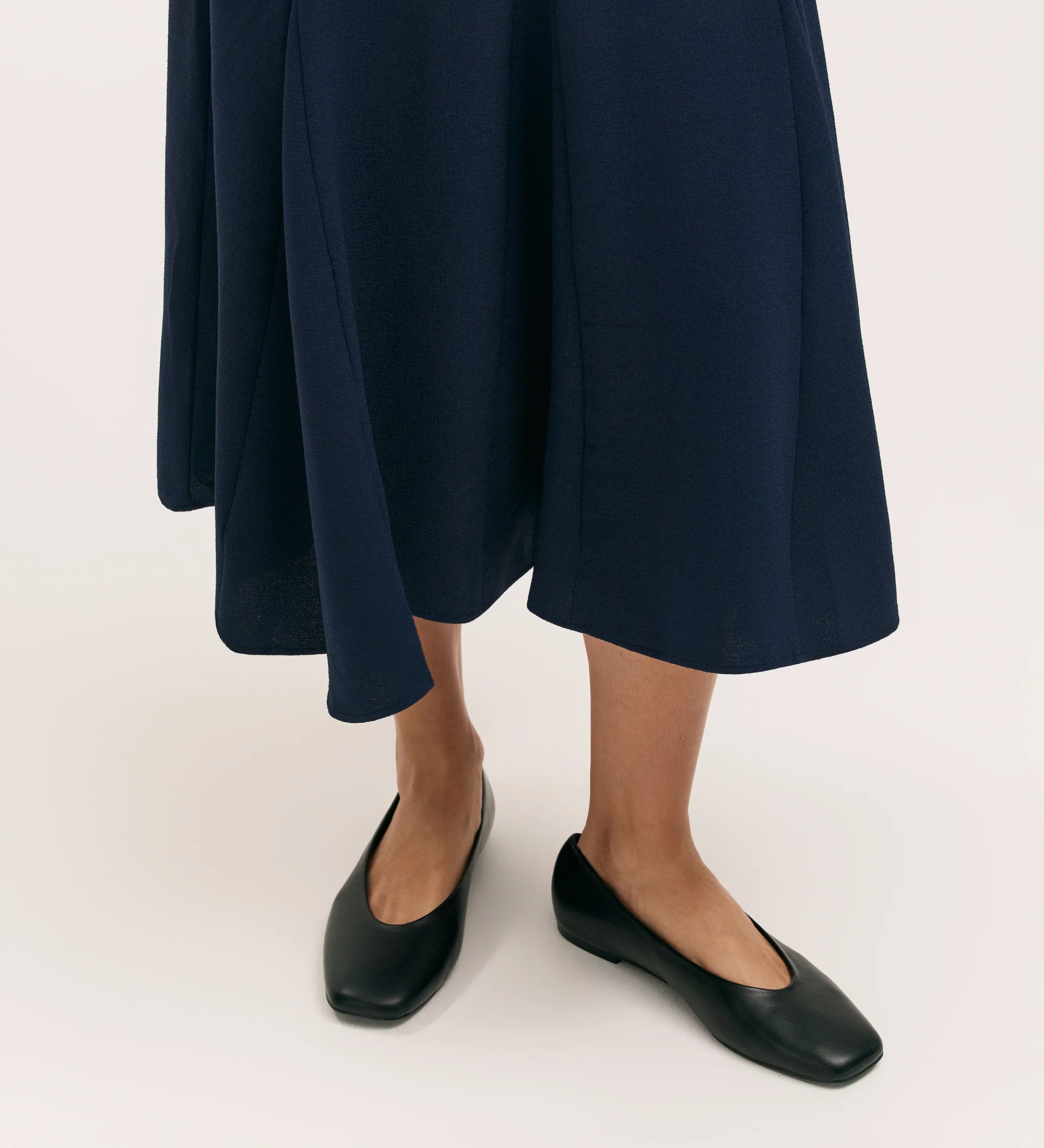 Fabiola Navy Crepe Midi Skirt - Image 3