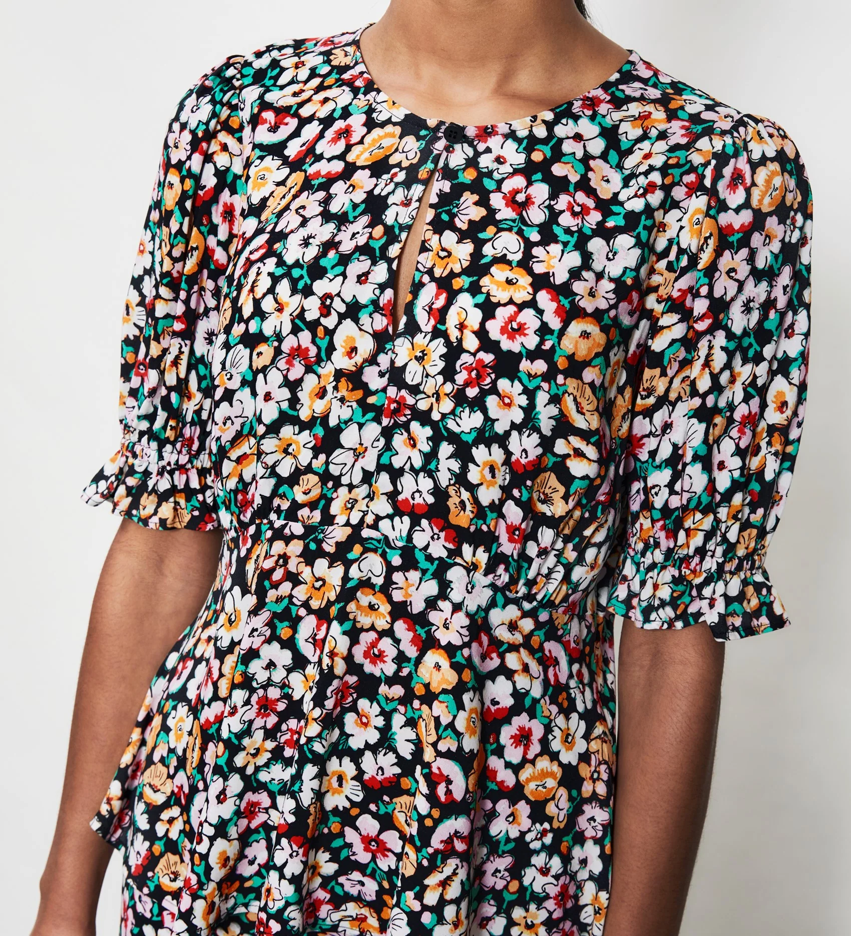 Flick Black Daisies Top - Image 2
