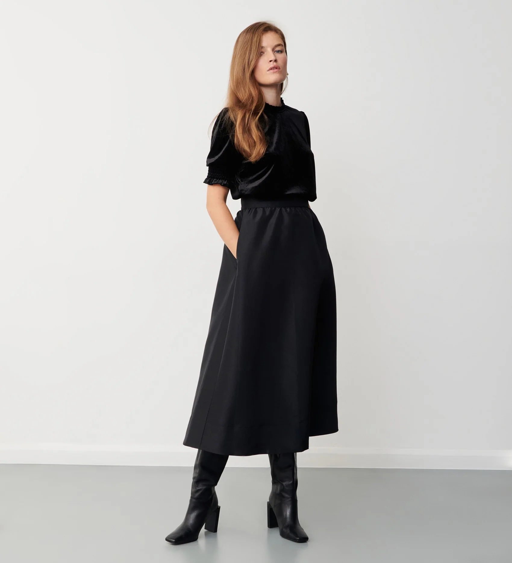 Greta Black Velvet Top - Image 4