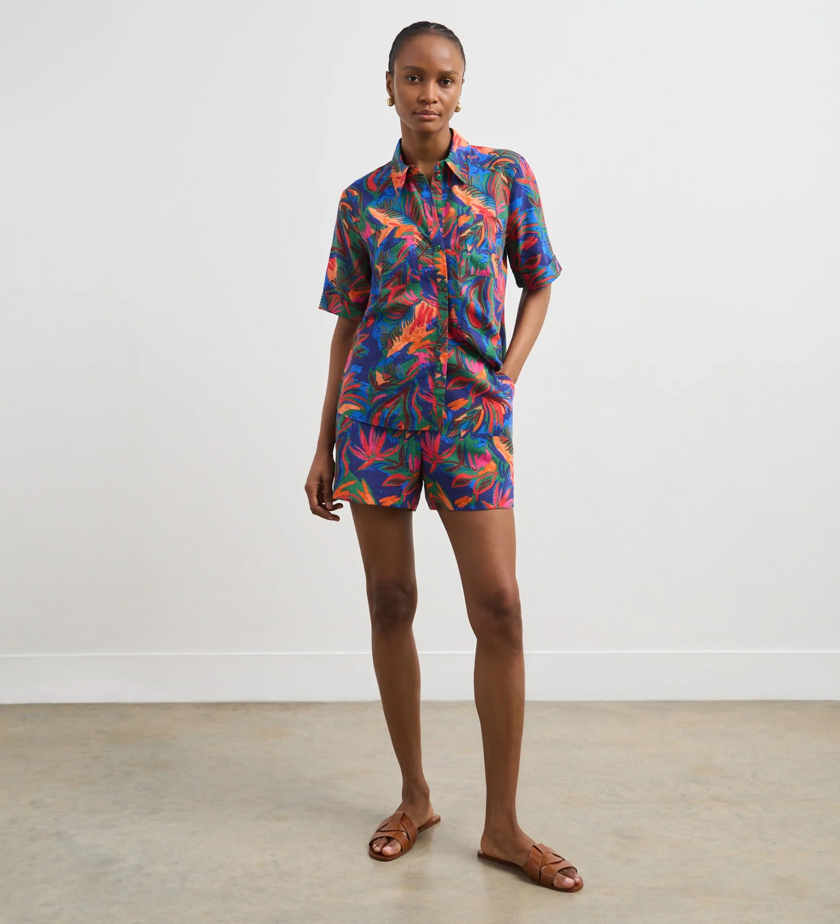 Ivy Green Tropical Linen Blend Shorts - Image 3