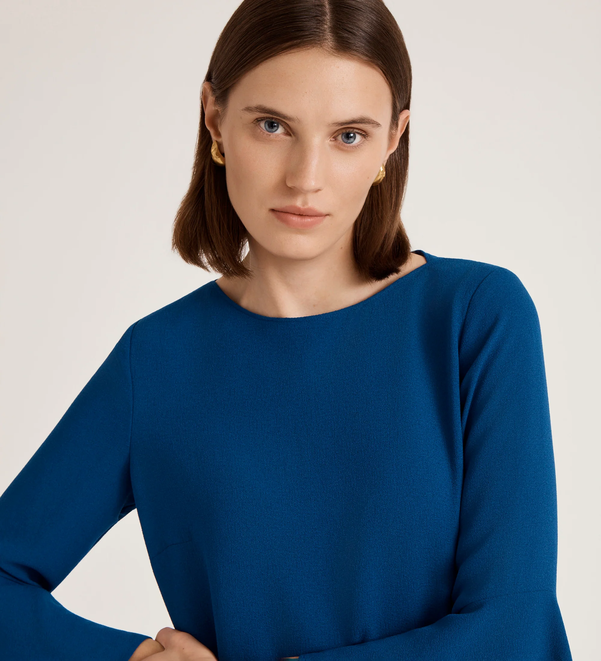 Izzy Cobalt Crepe Short Dress - Image 3