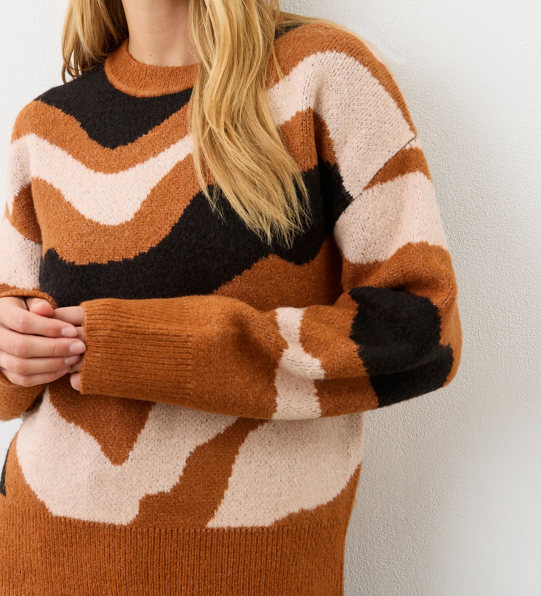 Minnie Brown Abstract Print Knitted Jumper - Image 3