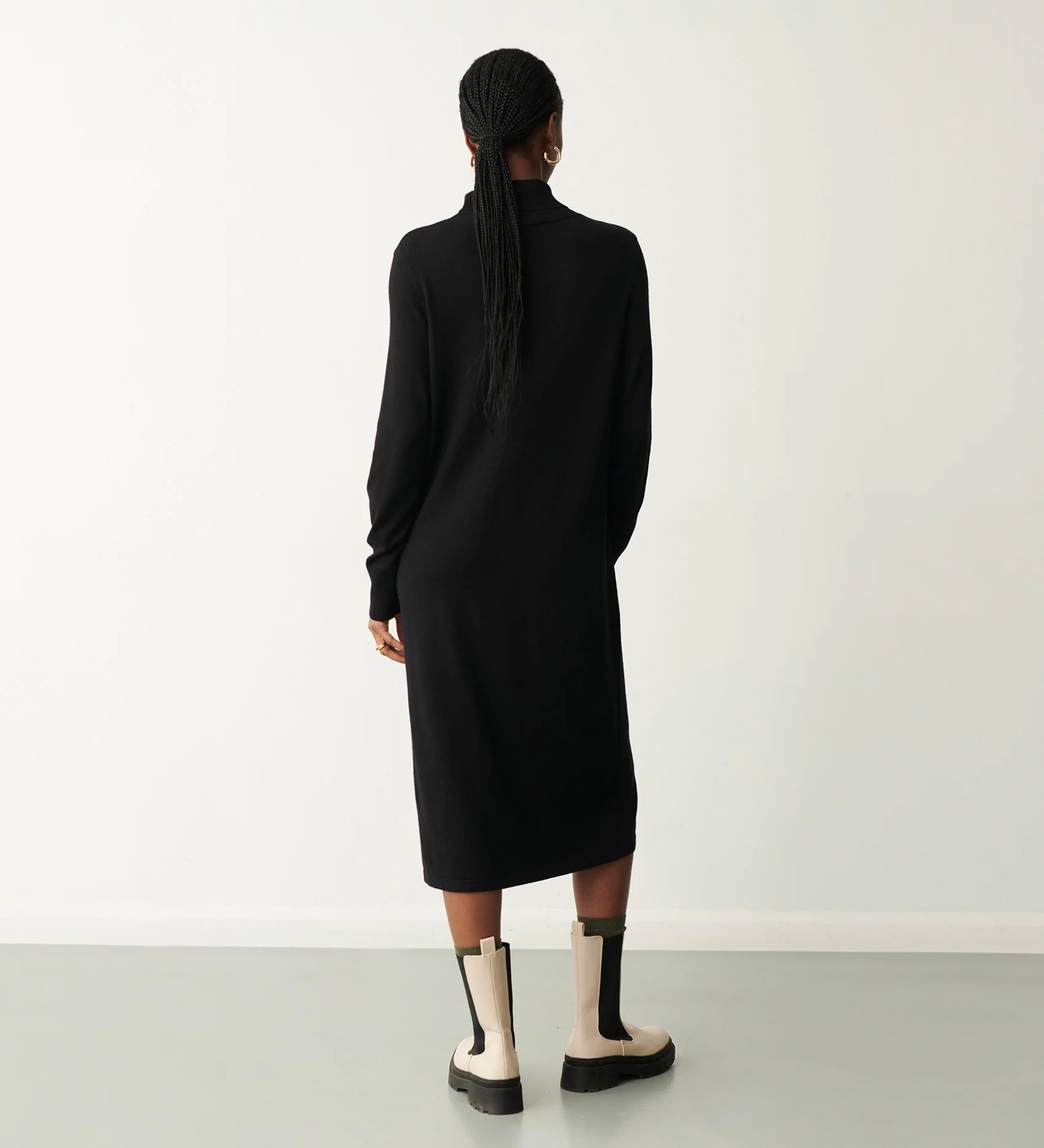 Savannah Black Knitted Midi Dress - Image 4