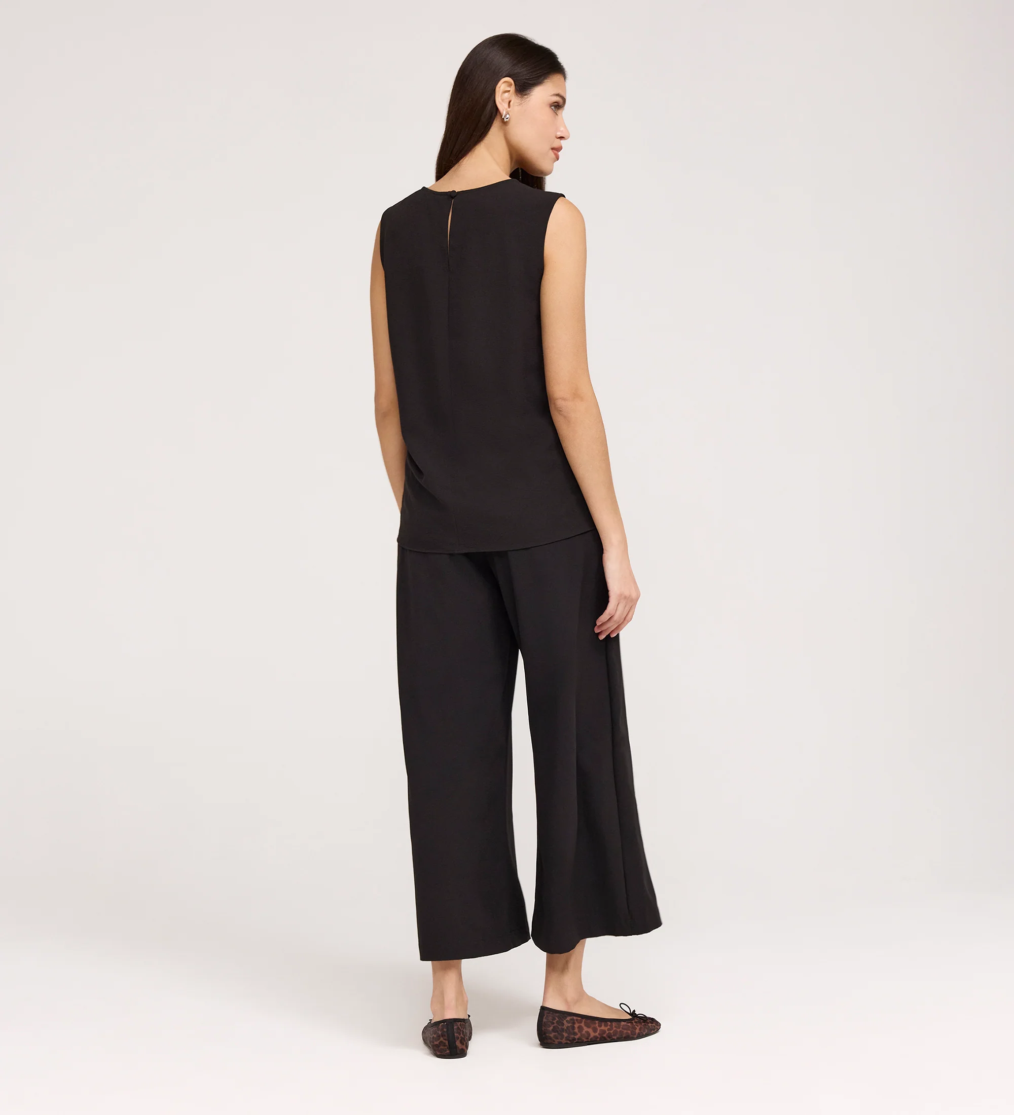 Vallie Black Round Neck Vest - Image 6