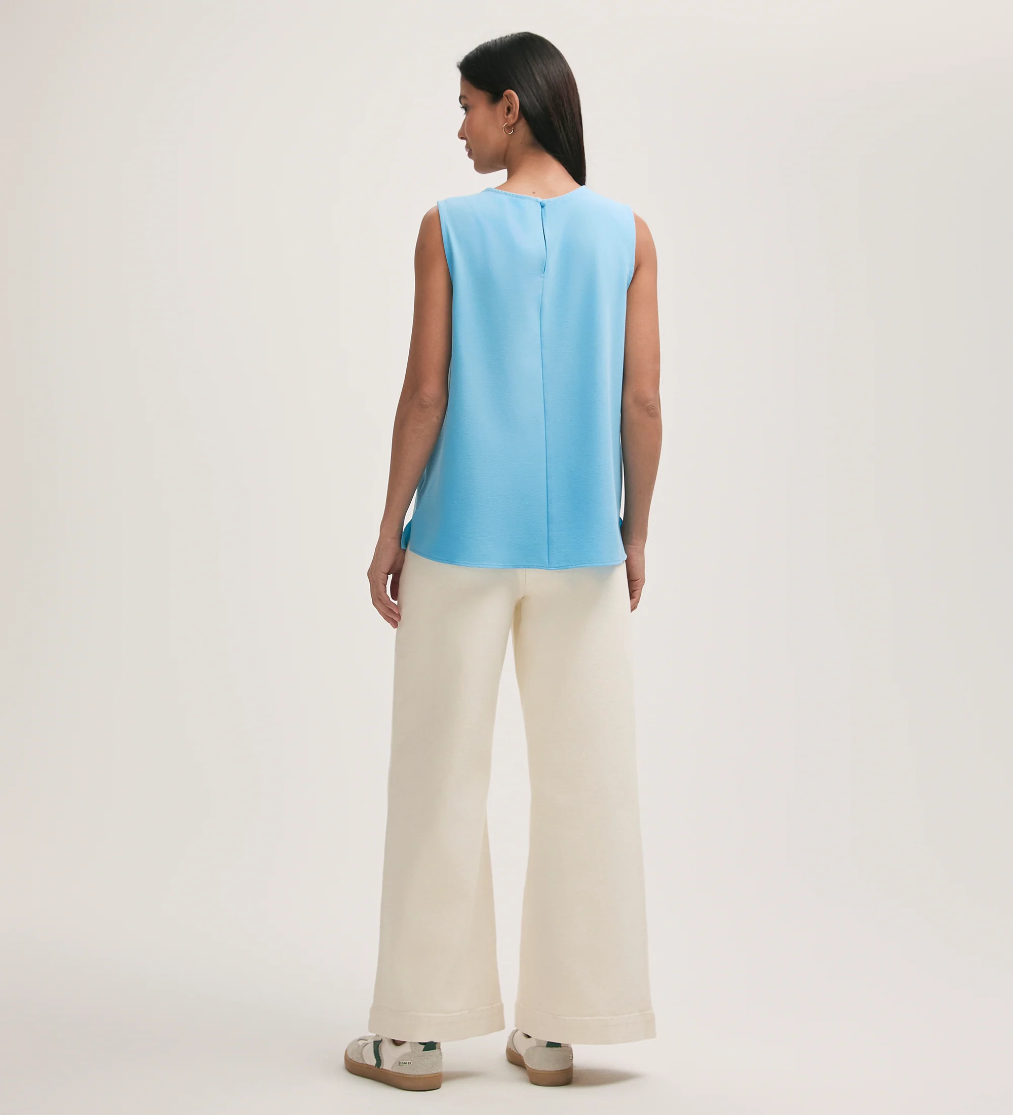 Vallie Light Blue Crepe Sleeveless Shell Top - Image 4